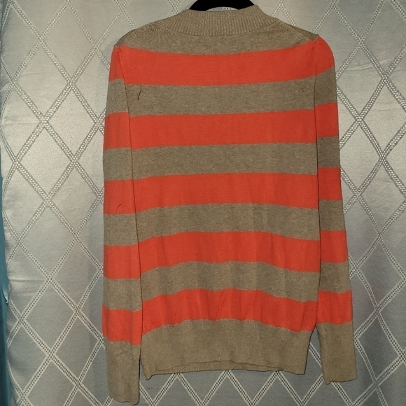 GAP factory sweater - Picture 4 of 4